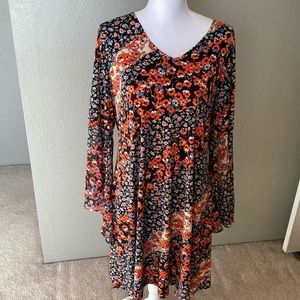 Multicolored knit dress w/grommet detail size 14,bell sleeve, midi, New cond.